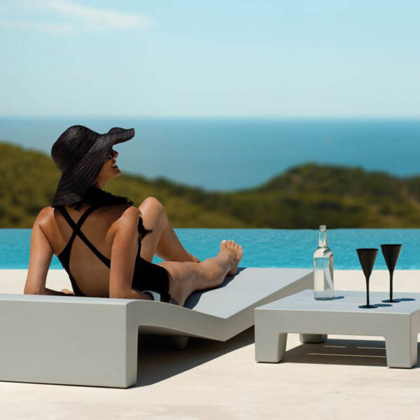sezlong-studioceramica-design-outdoor-furniture-table-sunchaise-jut-vondom-3.jpg